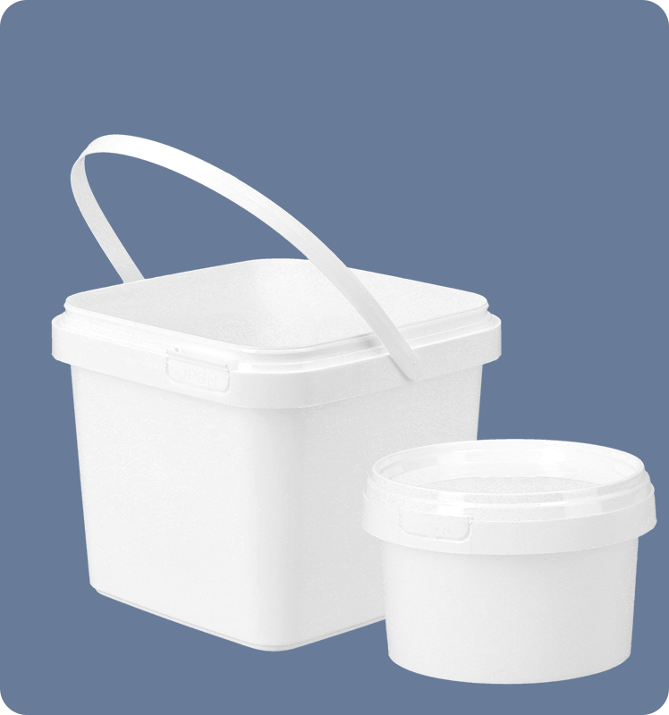 Neue Eimer und Becher